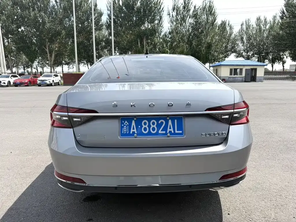 Skoda Superb — фото 7