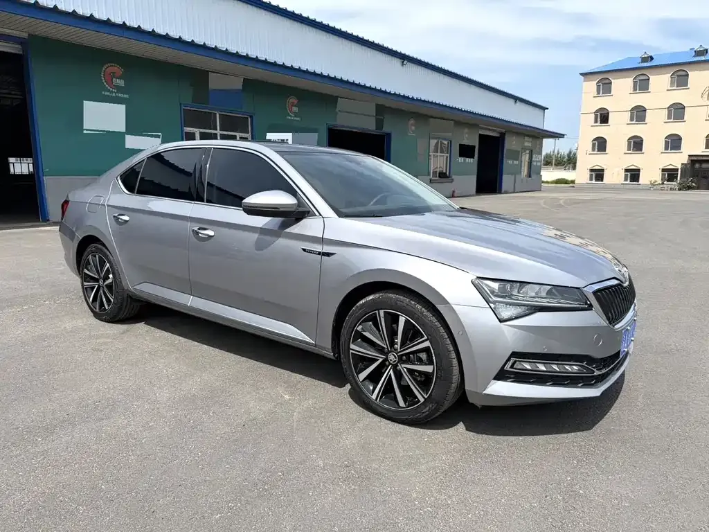 Skoda Superb — фото 8