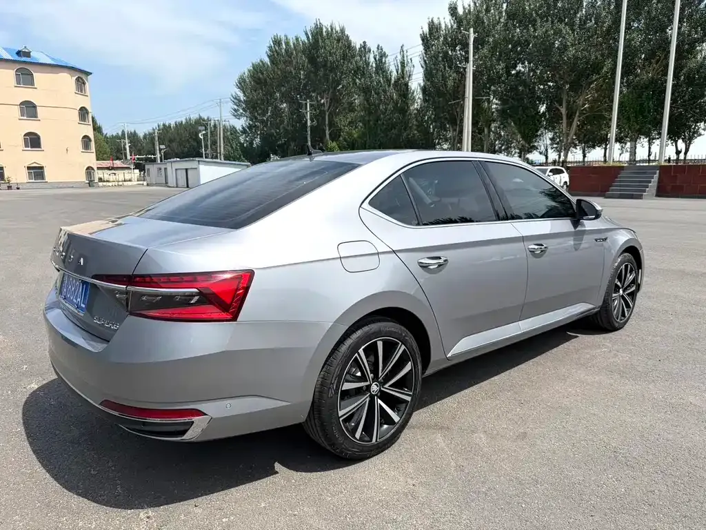 Skoda Superb — фото 6