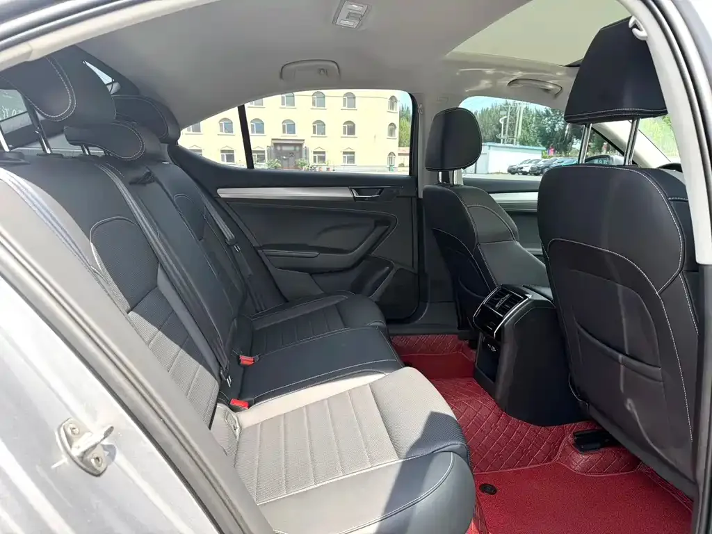 Skoda Superb — фото 5