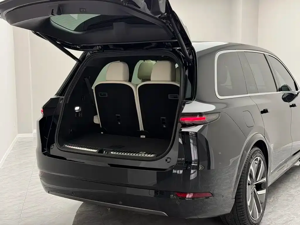 Li Auto L9 — фото 4