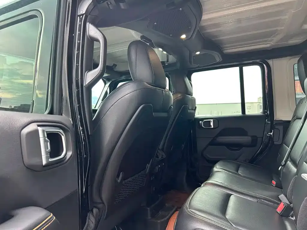 Jeep Wrangler — фото 3
