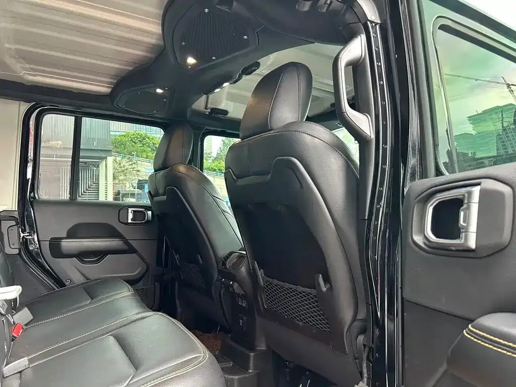 Jeep Wrangler — фото 4