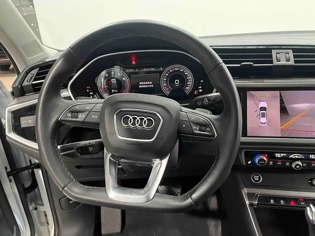 Audi Q3 — фото 8