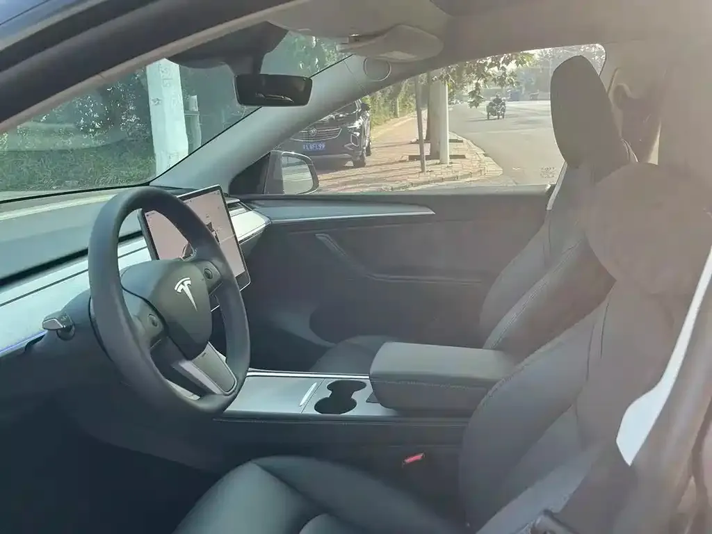 Tesla Model Y — фото 7