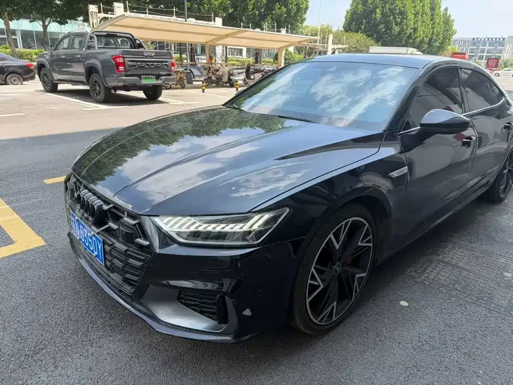 Audi A7L — фото 1