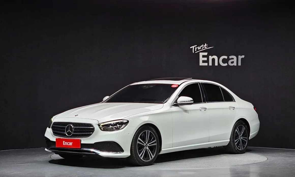 Mercedes-Benz E-Class — фото 1
