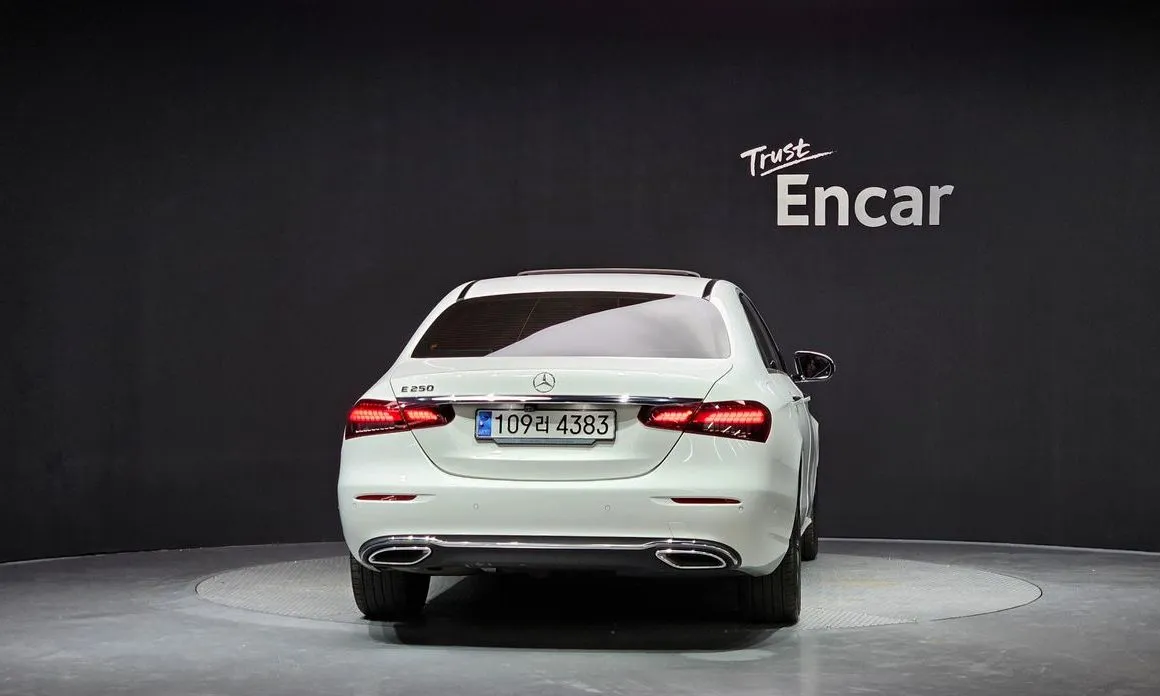 Mercedes-Benz E-Class — фото 4