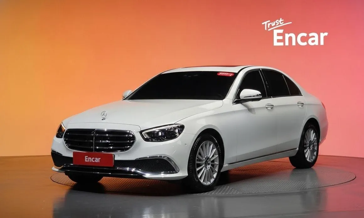 Mercedes-Benz E-Class — фото 1