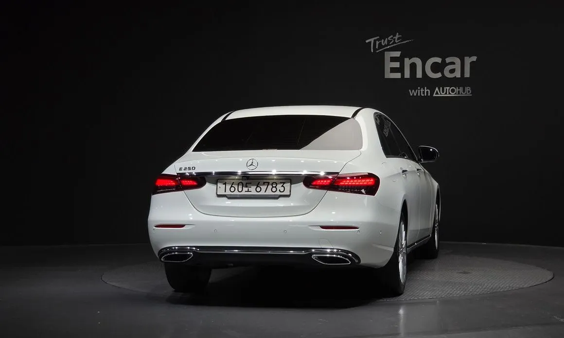 Mercedes-Benz E-Class — фото 2