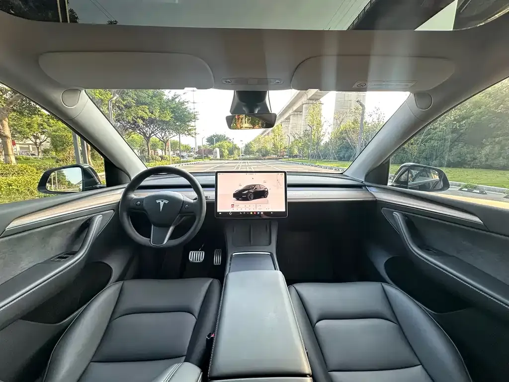 Tesla Model Y — фото 4