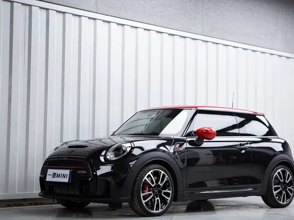 MINI JCW (John Cooper Works) — фото 1