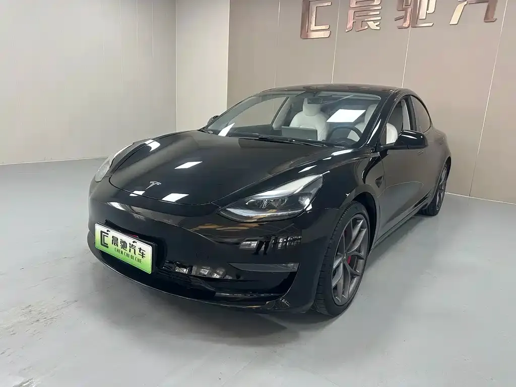 Tesla Model 3 — фото 1