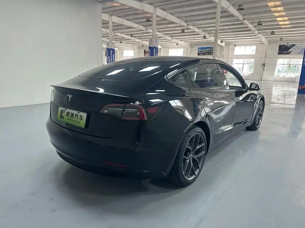 Tesla Model 3 — фото 4