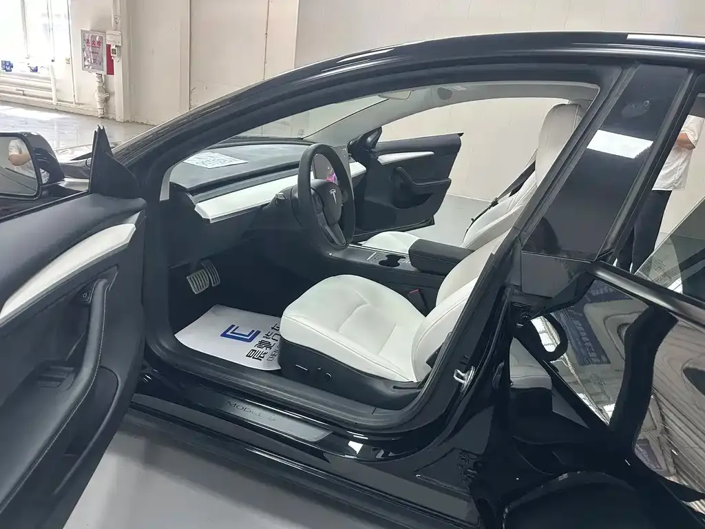 Tesla Model 3 — фото 9