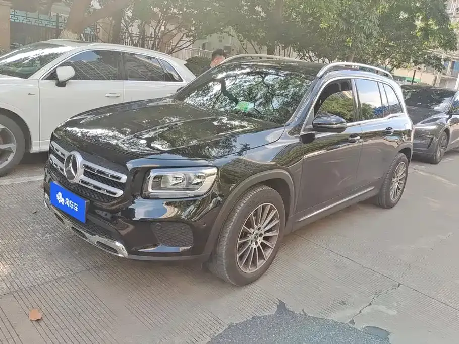 Mercedes-Benz GLB — фото 1