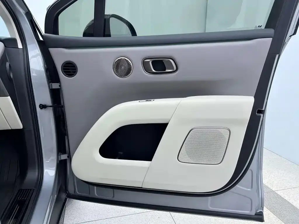 Li Auto i8 — фото 10