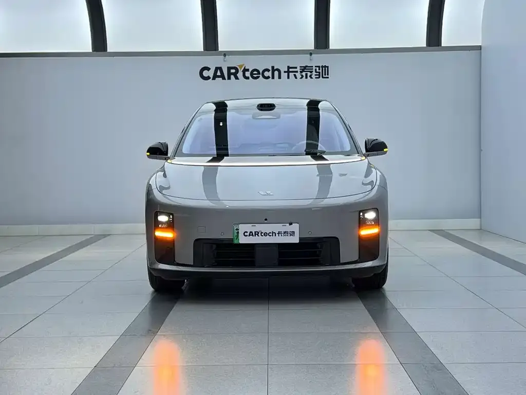 Li Auto i8 — фото 2