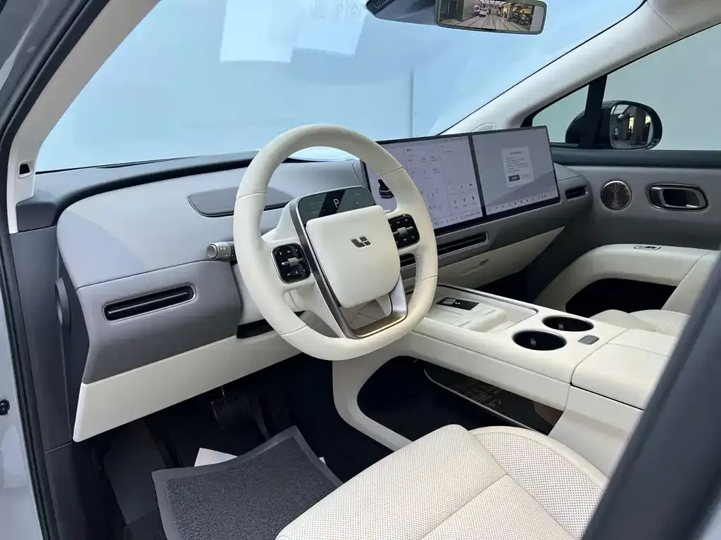 Li Auto i8 — фото 8