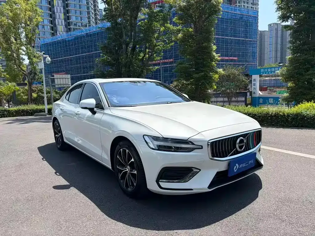 Volvo S60 — фото 10