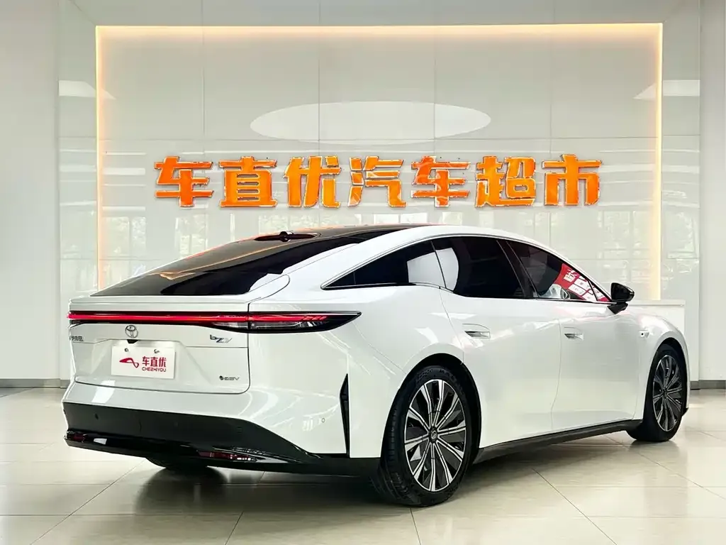 Toyota Platinum 7 — фото 4