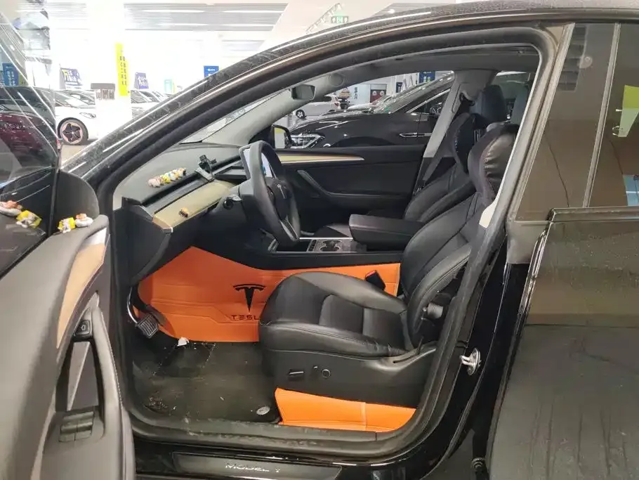 Tesla Model Y — фото 9