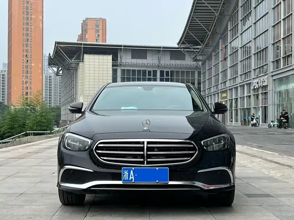 Mercedes-Benz E-Class — фото 4