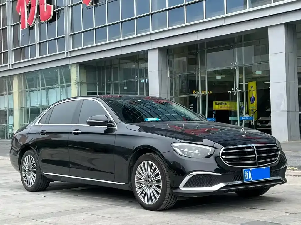 Mercedes-Benz E-Class — фото 3