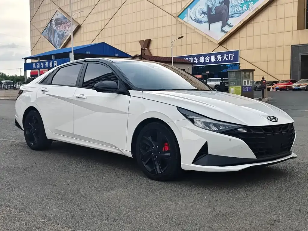 Hyundai Elantra — фото 10