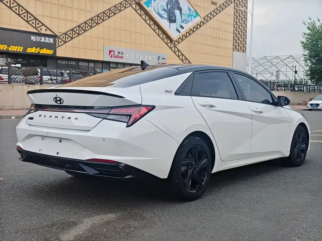 Hyundai Elantra — фото 4