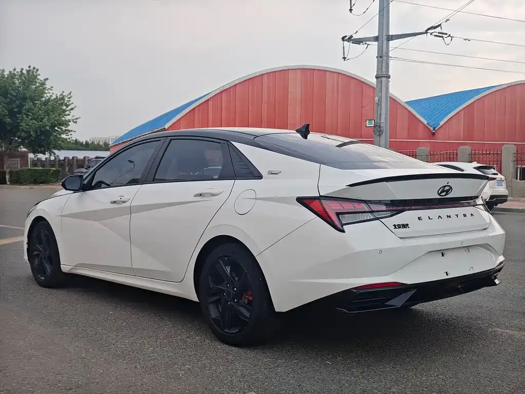 Hyundai Elantra — фото 9