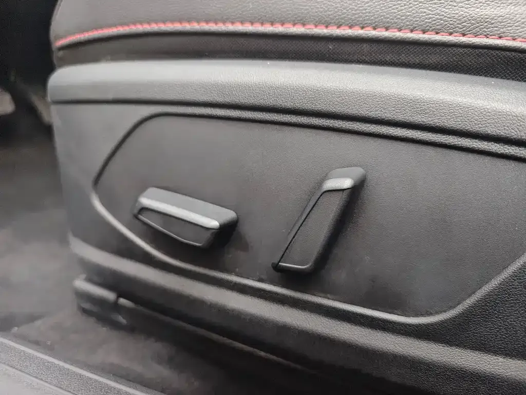 Hyundai Elantra — фото 7