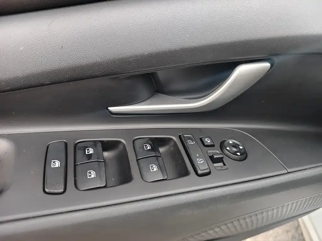 Hyundai Elantra — фото 8