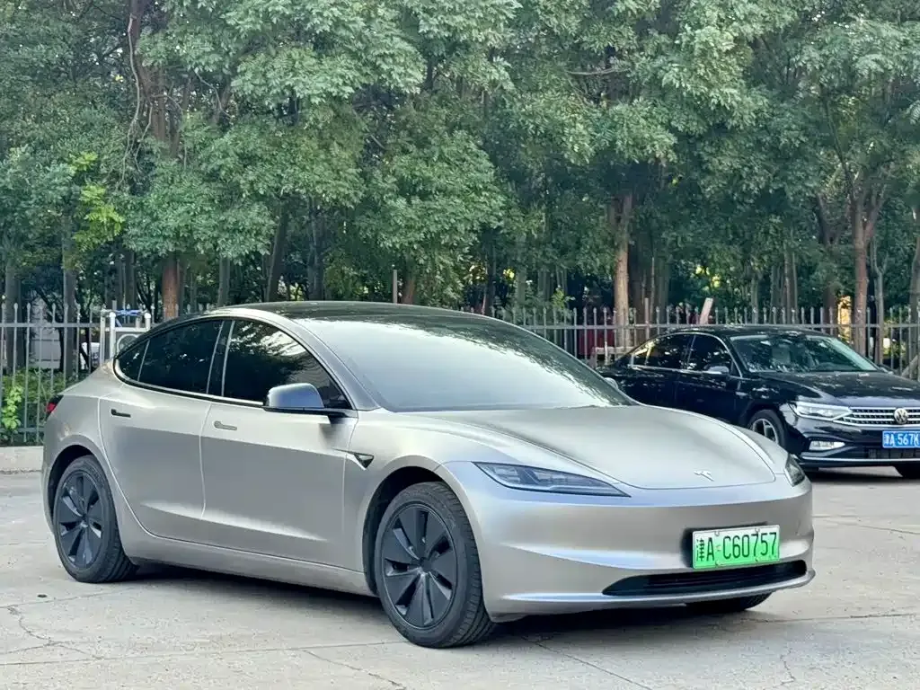 Tesla Model 3 — фото 4