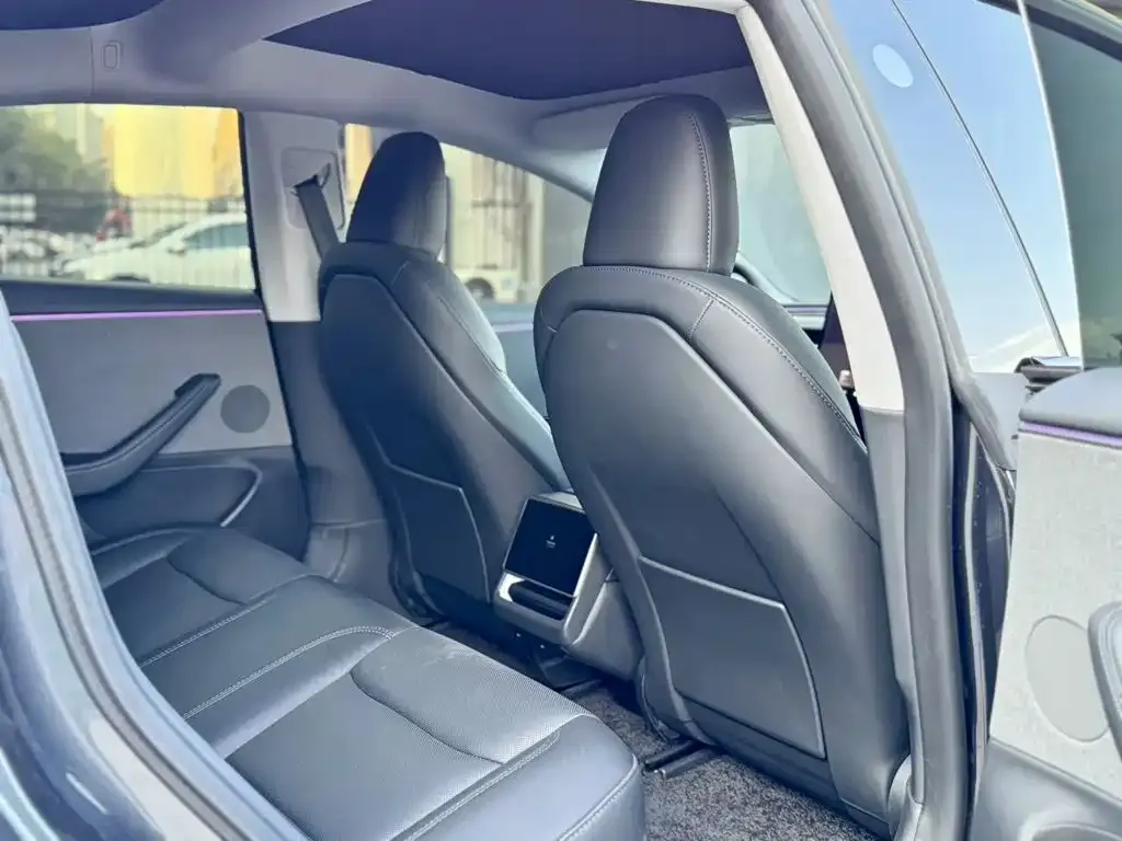 Tesla Model 3 — фото 8