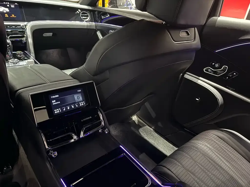 Bentley Flying Spur PHEV — фото 9