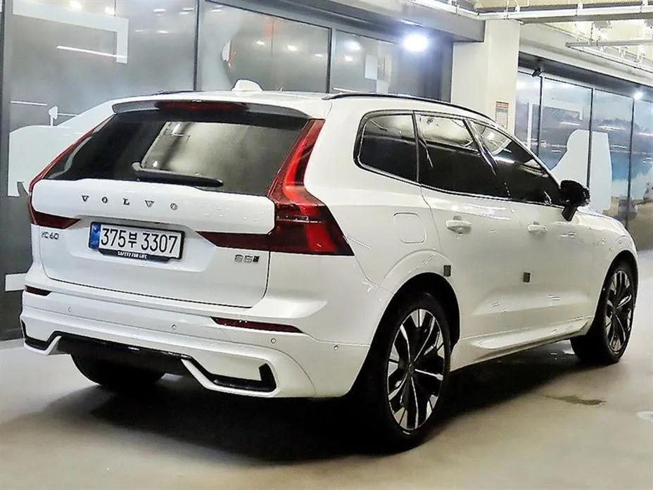 Volvo XC60 — фото 5