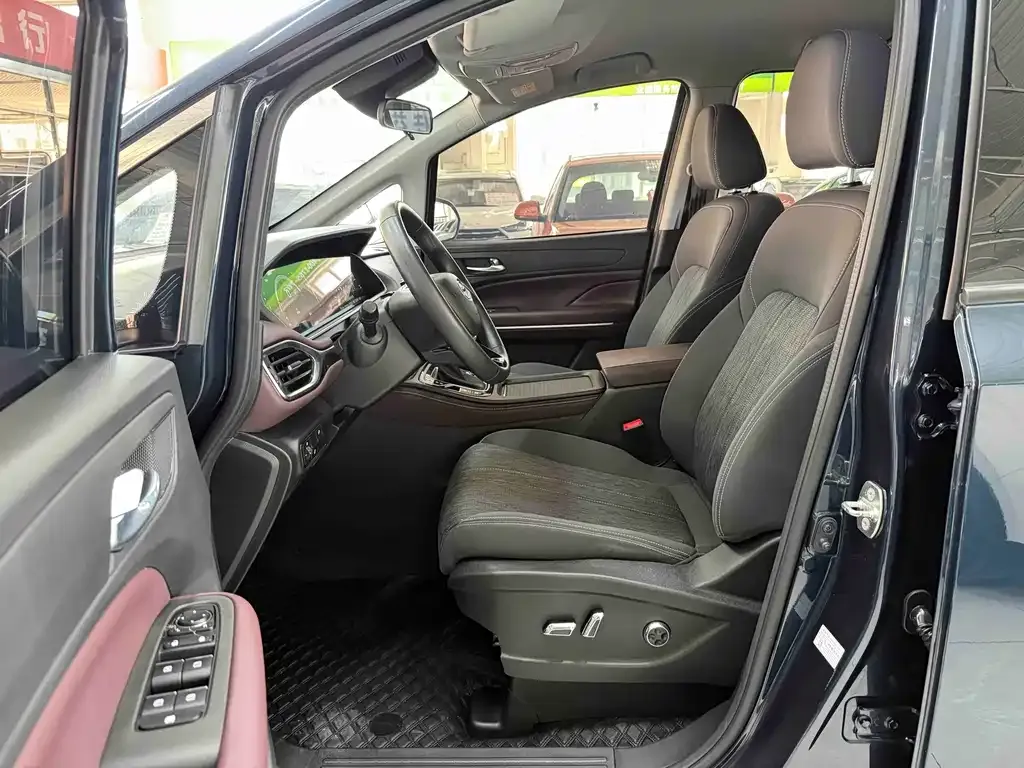 GAC Motor Trumpchi M6 — фото 10