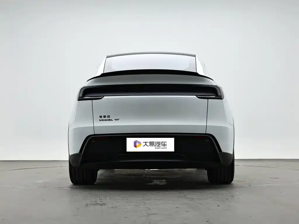 Tesla Model Y L — фото 4