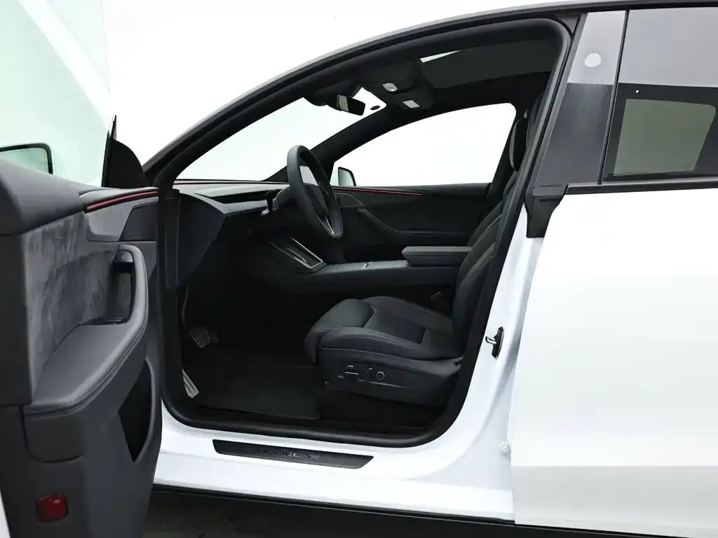 Tesla Model Y L — фото 8