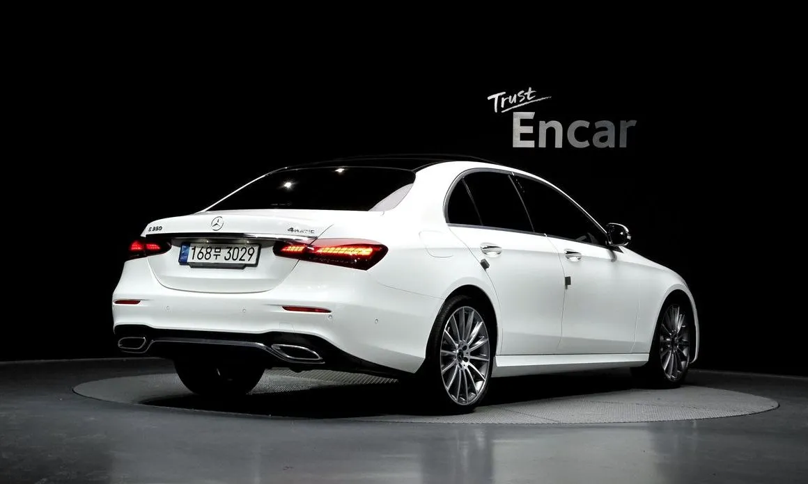 Mercedes-Benz E-Class — фото 2