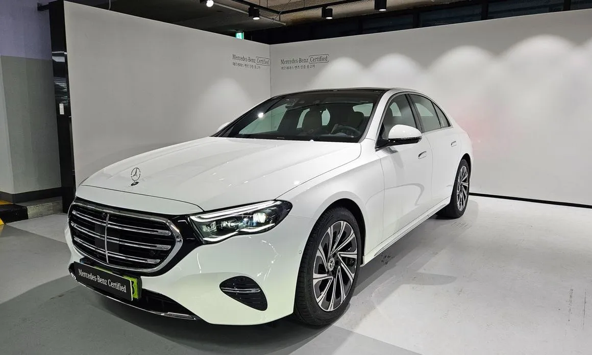 Mercedes-Benz E-Class — фото 1
