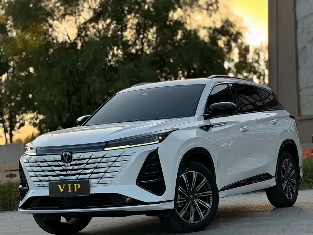 Changan CS75PLUS — фото 1
