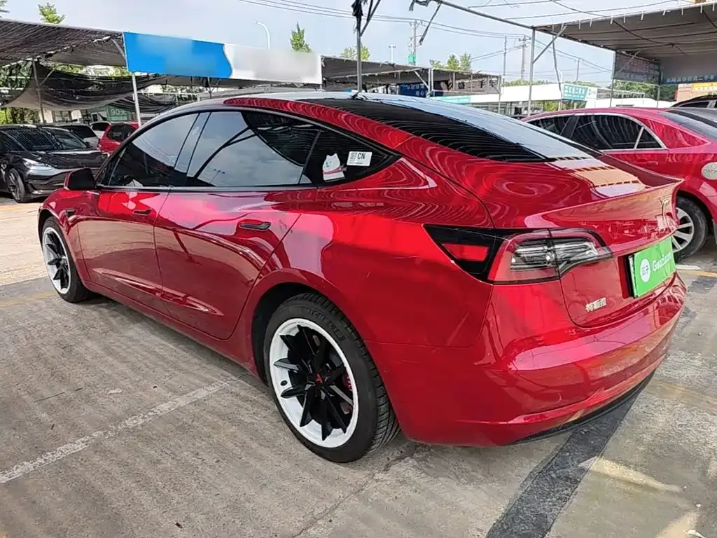 Tesla Model 3 — фото 9