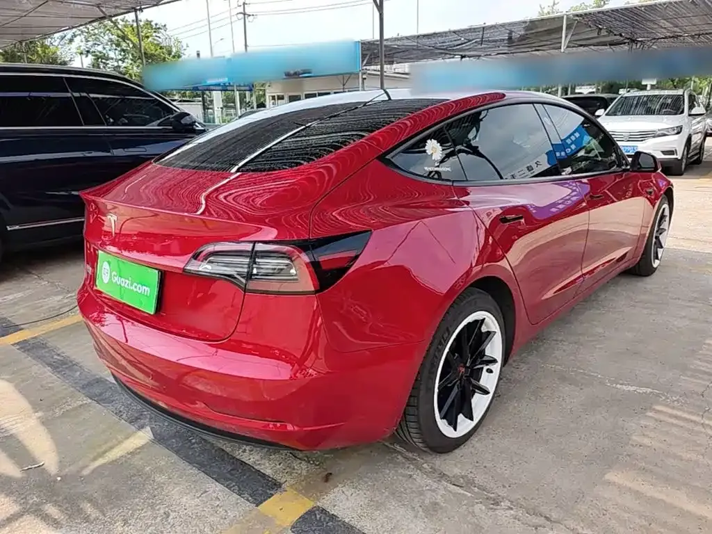 Tesla Model 3 — фото 4