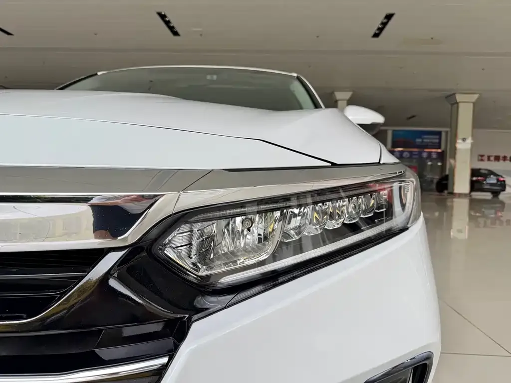 Honda Accord — фото 8