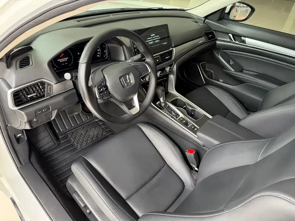 Honda Accord — фото 10