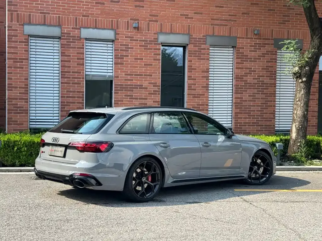 Audi RS 4 — фото 10