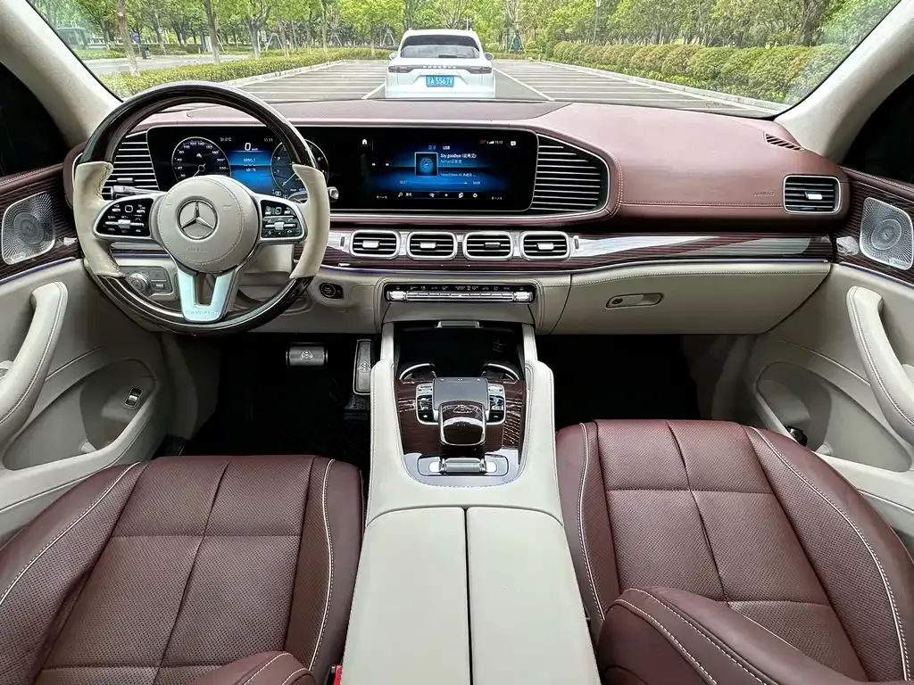 Mercedes-Benz GLS — фото 6