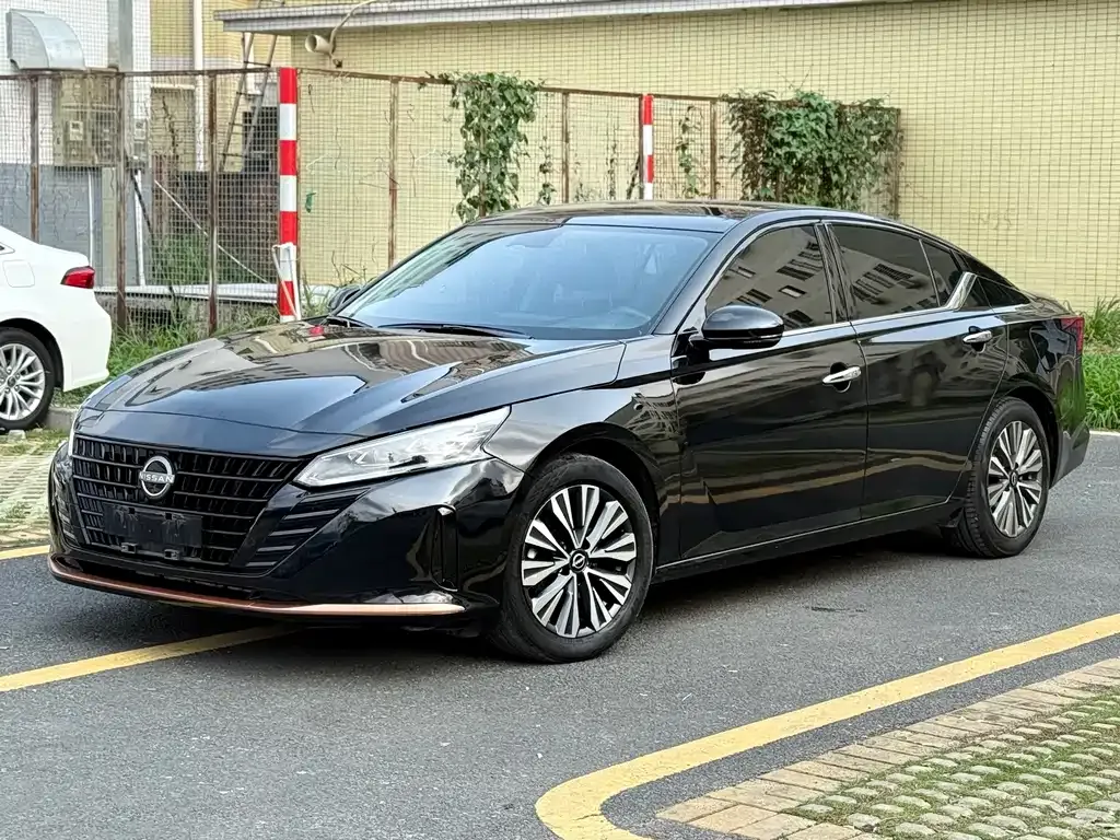 Nissan Teana — фото 1